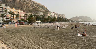 Les platges d'Alacant tornen a la normalitat després del pas de la DANA