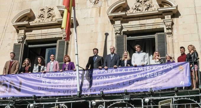 Alicante pone el foco en la violencia vicaria por el 25N en un emotivo acto