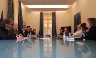 Diputación, Generalitat y Gobierno de Murcia se reúnen para coordinar la estrategia de defensa política y jurídica del Tajo-Segura