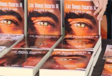 La escritora alicantina, María José Marcos, presenta la tercera entrega de la saga Las Damas Oscuras en la Feria del Libro de Alicante